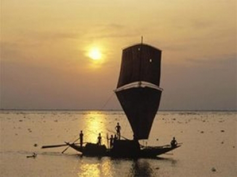 Ngày đầu kì nghỉ hè của ba đứa trẻ làng Cửa biển